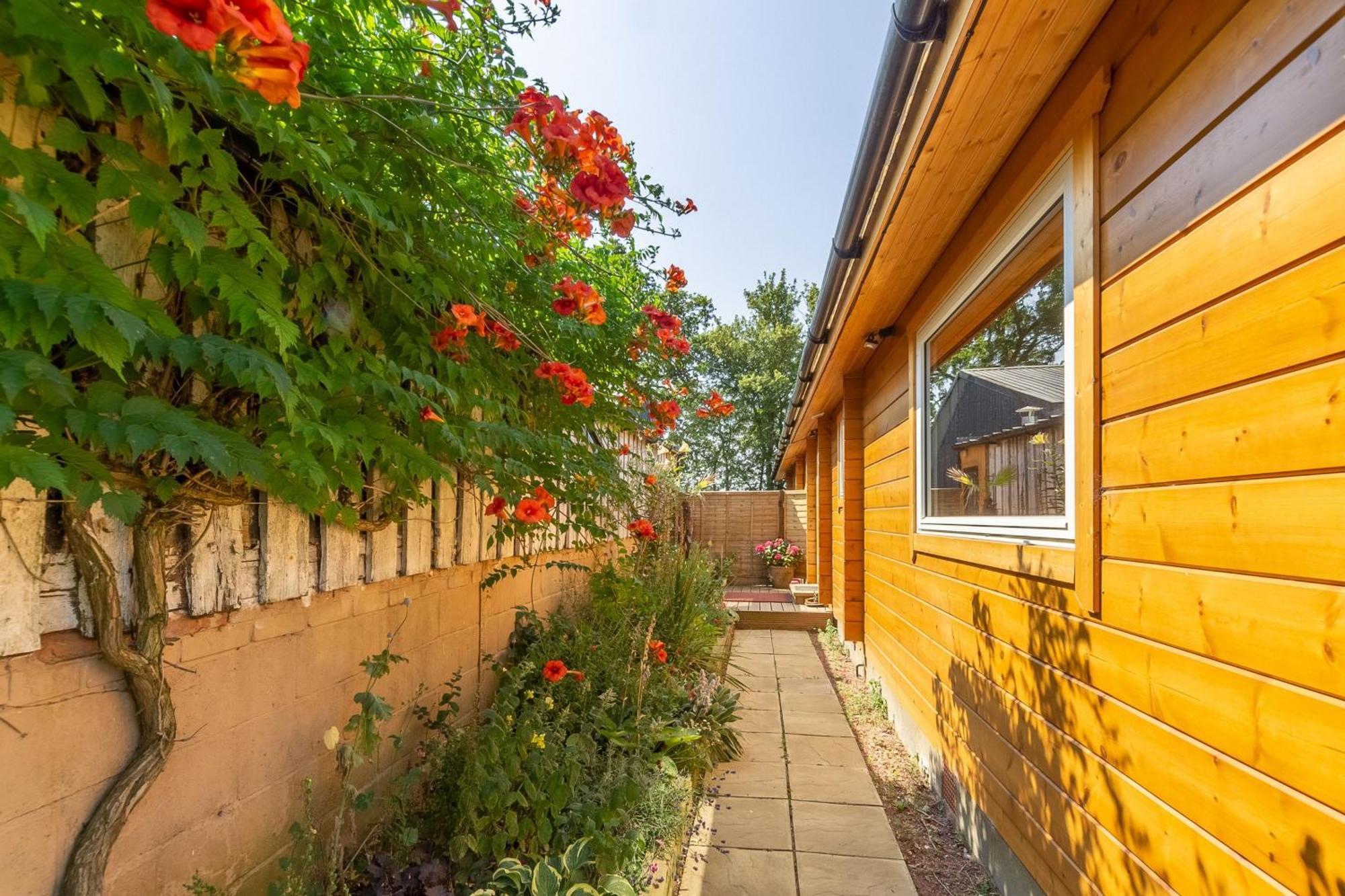 The Lodge Stowmarket Exterior foto